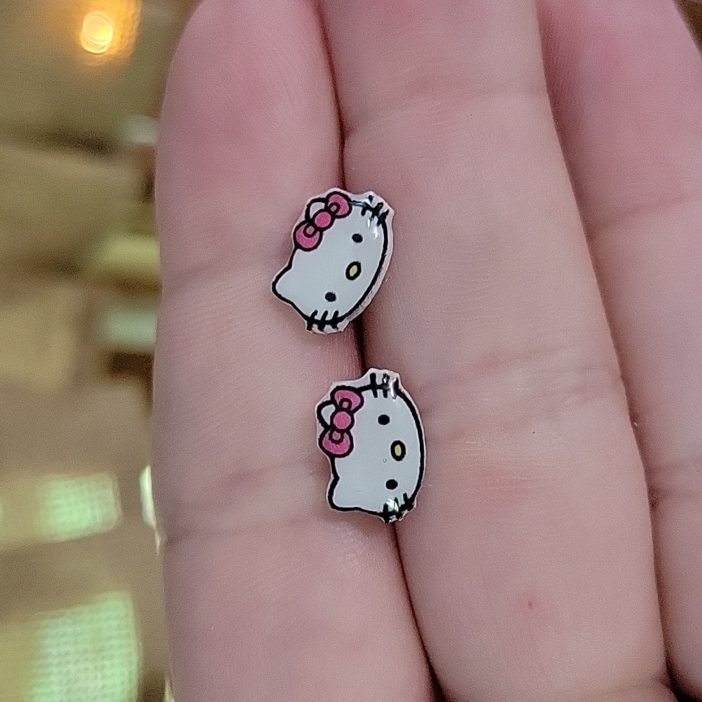 Hello Kitty Stud Earrings, metal free - Picture 4 of 6